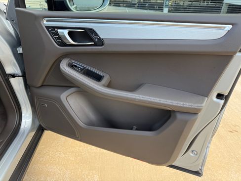 Used 2023 Porsche Macan image 19