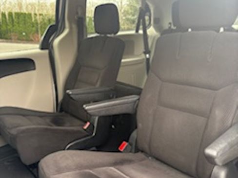 Used 2014 Dodge Grand Caravan SXT image 9