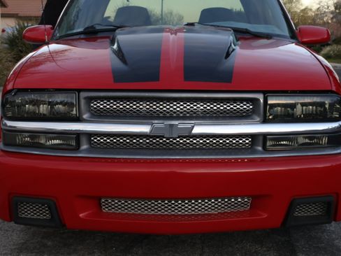 Used 2001 Chevrolet S10 Pickup LS w/ Preferred Equipment Group image 6