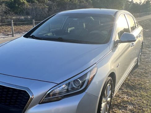 Used 2017 Hyundai Sonata SE FWD image 1