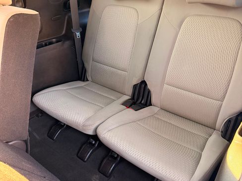 Used 2017 Hyundai Santa Fe SE FWD image 10