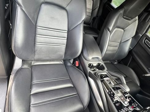 Used 2021 Porsche Cayenne Turbo AWD/4WD image 17