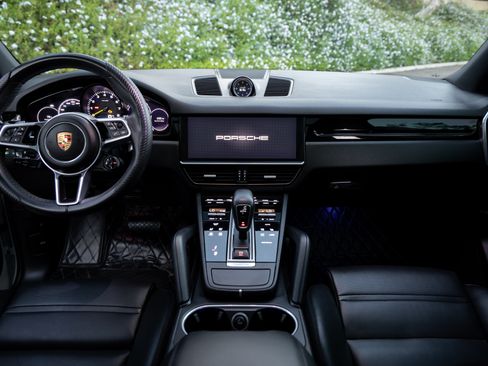 Used 2022 Porsche Cayenne Platinum Edition image 25