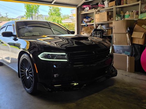 Used 2017 Dodge Charger SXT RWD image 1
