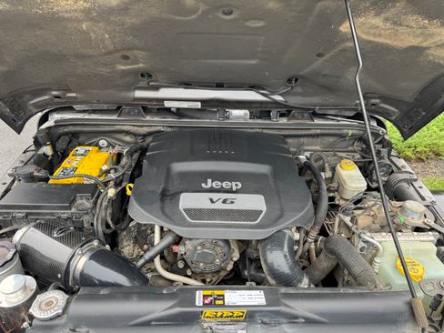 Used 2014 Jeep Wrangler Unlimited Rubicon w/ Connectivity Group AWD/4WD image 22