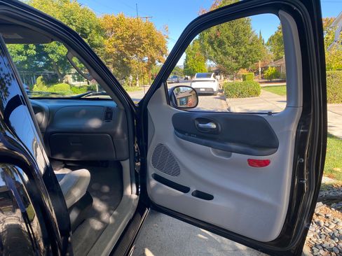 Used 2004 Ford F150 Lightning image 25