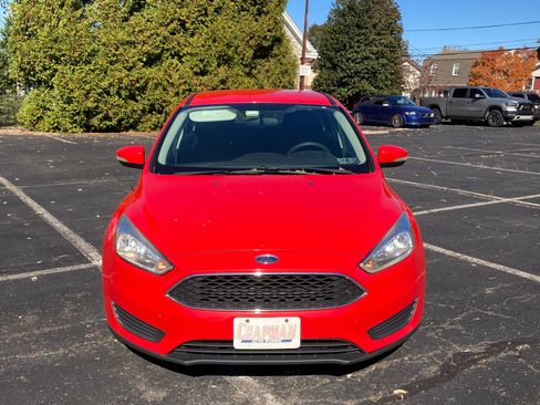 Used 2017 Ford Focus SE image 2