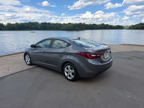 Used 2013 Hyundai Elantra GLS w/ Preferred Pkg FWD image 9