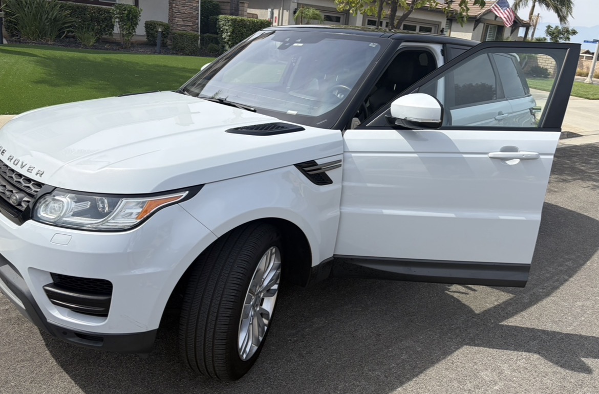 Used 2017 Land Rover Range Rover Sport SE AWD/4WD image 13