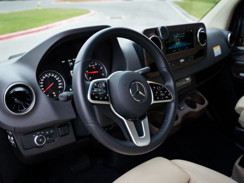 Used 2023 Mercedes-Benz Sprinter 3500 image 10