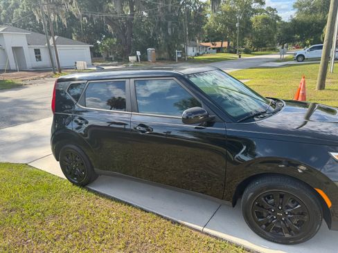 Used 2020 Kia Soul LX FWD image 2