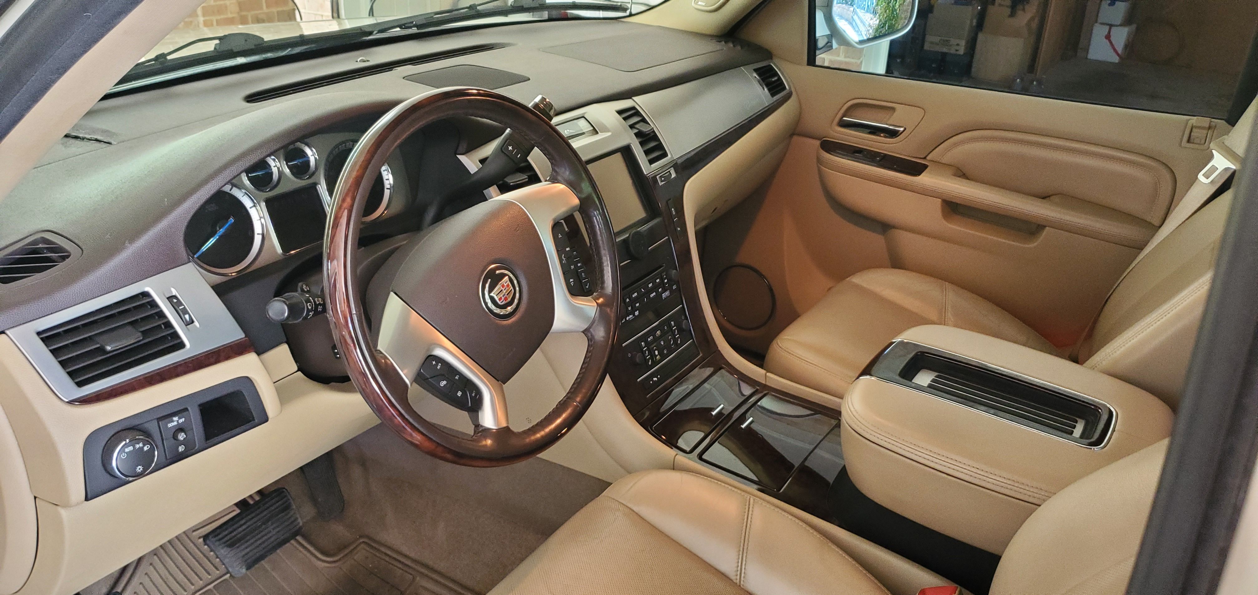 Used 2012 Cadillac Escalade EXT Luxury AWD/4WD image 8