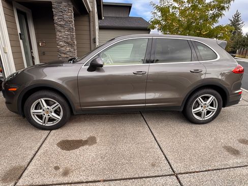 Used 2016 Porsche Cayenne AWD/4WD image 5