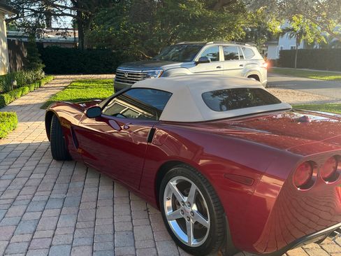 Used 2005 Chevrolet Corvette Convertible w/ Preferred Equipment Group image 2