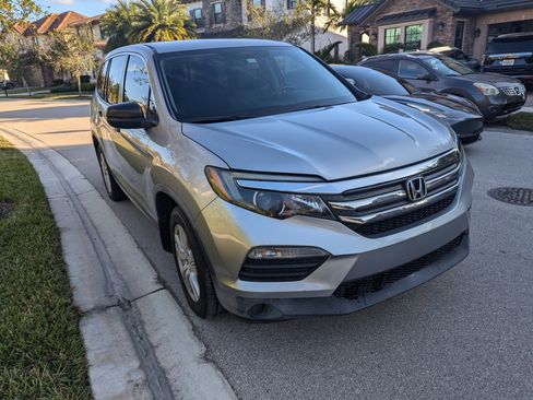 Used 2016 Honda Pilot LX image 2