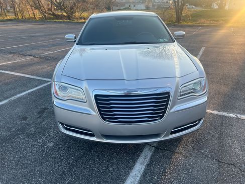 Used 2012 Chrysler 300 RWD image 12