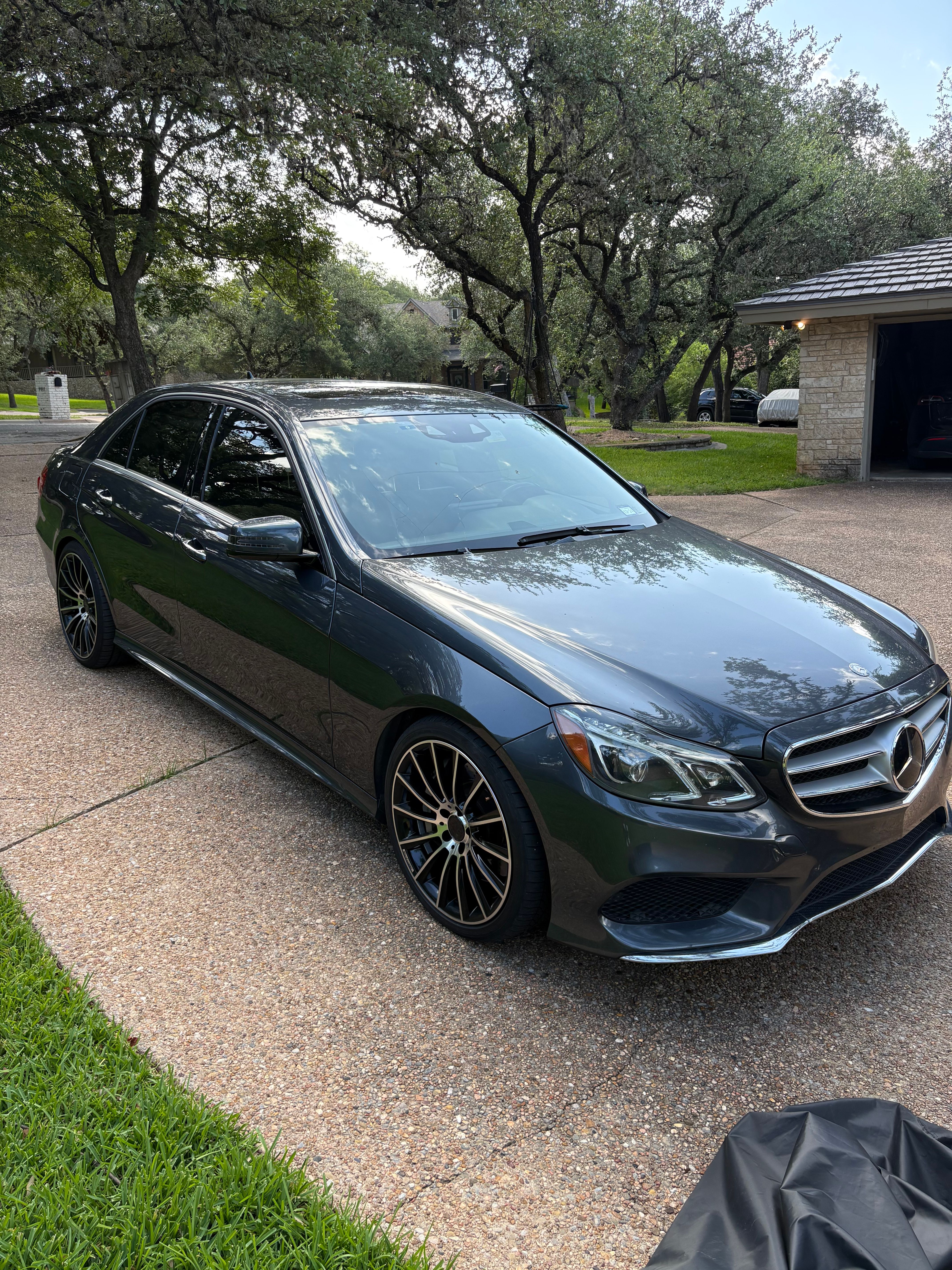 Used 2014 Mercedes-Benz E 550 4MATIC Sedan image 1