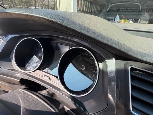 Used 2018 Volkswagen Tiguan SE image 8