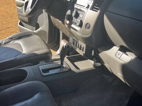 Used 2015 Nissan Frontier SL image 12