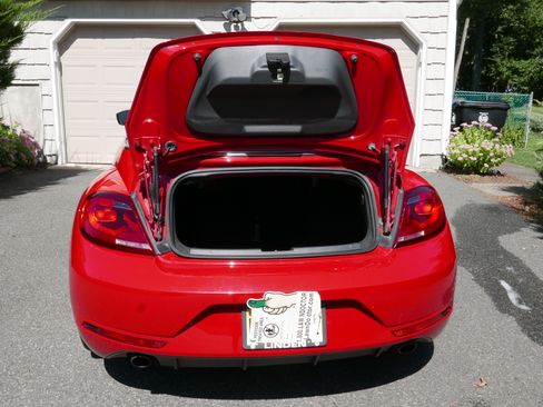 Used 2013 Volkswagen Beetle 2.0T FWD image 10