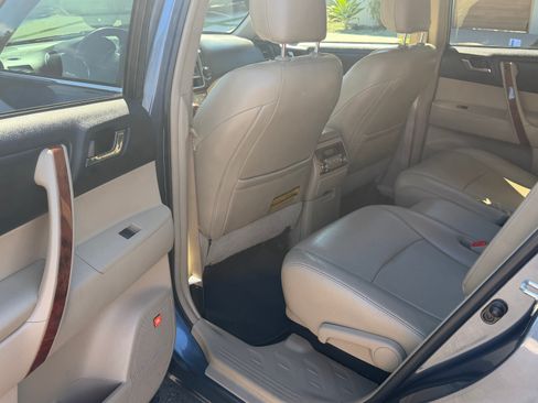 Used 2013 Toyota Highlander Limited AWD/4WD image 8