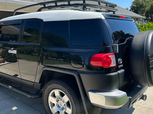 Used 2007 Toyota FJ Cruiser 2WD w/ Upgrade Pkg 1 image 6
