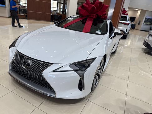 Used 2022 Lexus LC 500 Coupe w/ Dynamic Handling Package RWD image 4