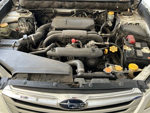 Used 2010 Subaru Outback 2.5i Premium AWD/4WD image 12