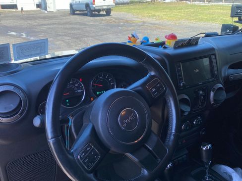 Used 2015 Jeep Wrangler Unlimited Sport image 19