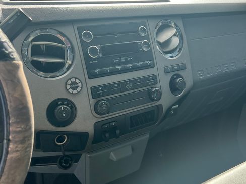 Used 2011 Ford F250 XLT w/ XLT Interior Pkg image 11