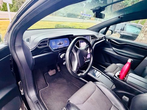 Used 2016 Tesla Model X 60D image 11