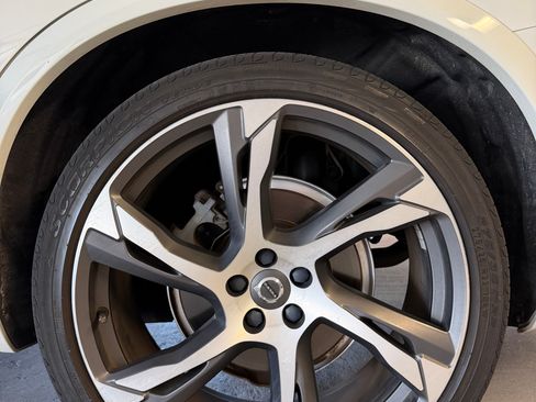 Used 2016 Volvo XC90 T6 Inscription w/ Vision Package image 4