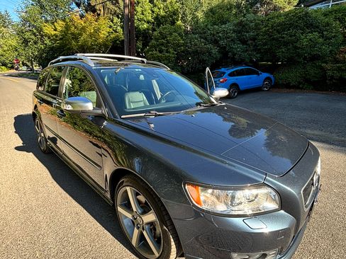 Used 2011 Volvo V50 T5 R-Design FWD image 9