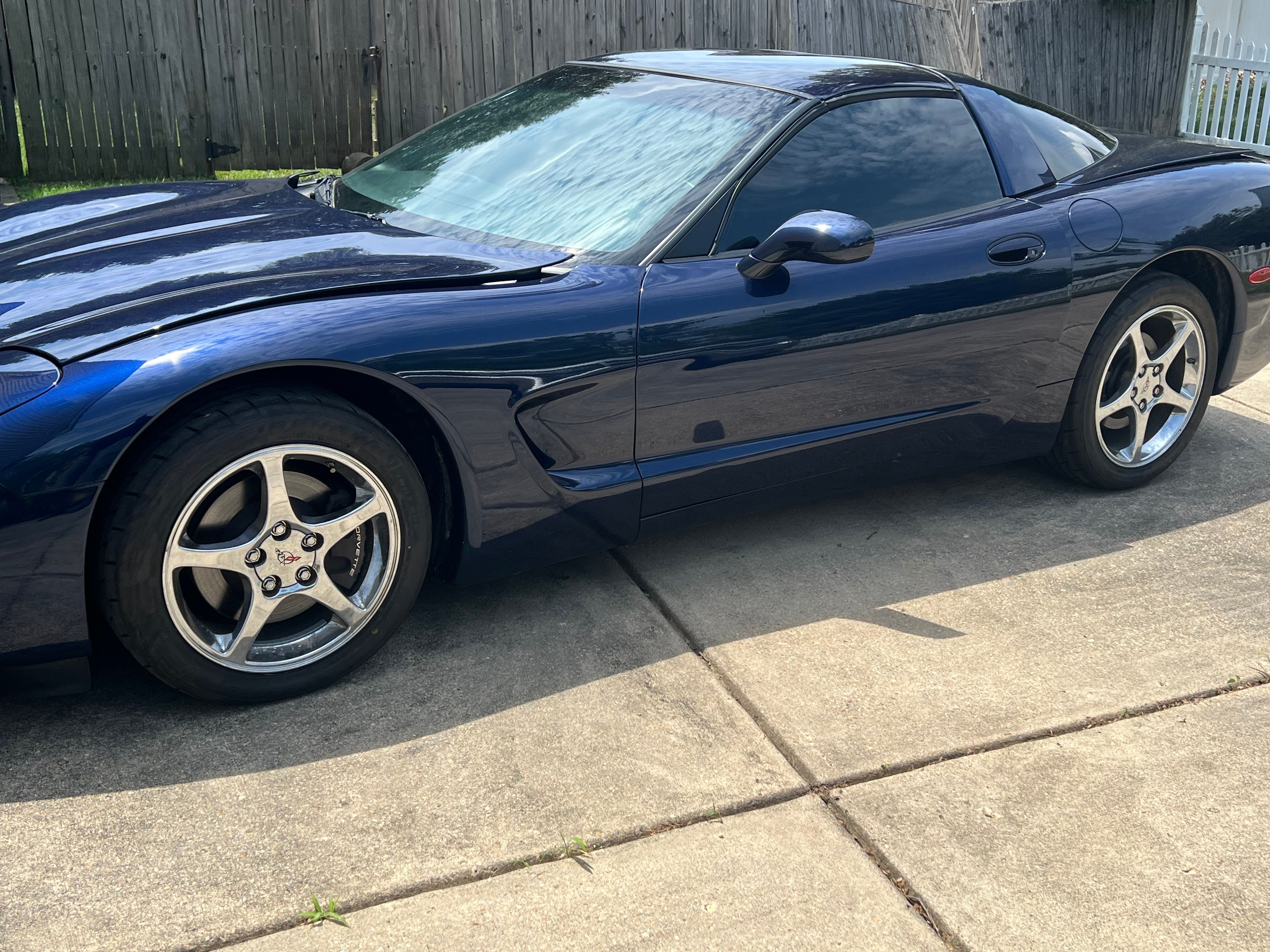 Used 2000 Chevrolet Corvette Coupe RWD image 2
