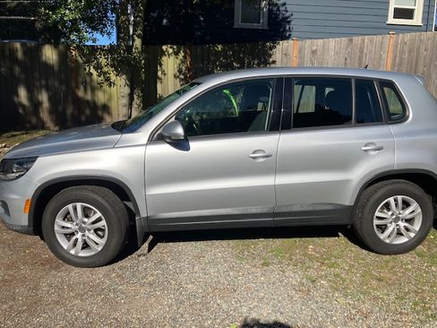 Used 2014 Volkswagen Tiguan S image 4