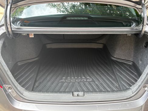 Used 2018 Honda Accord Touring image 6