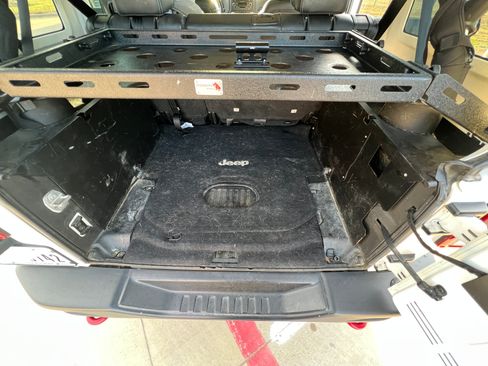 Used 2016 Jeep Wrangler Unlimited Rubicon image 14