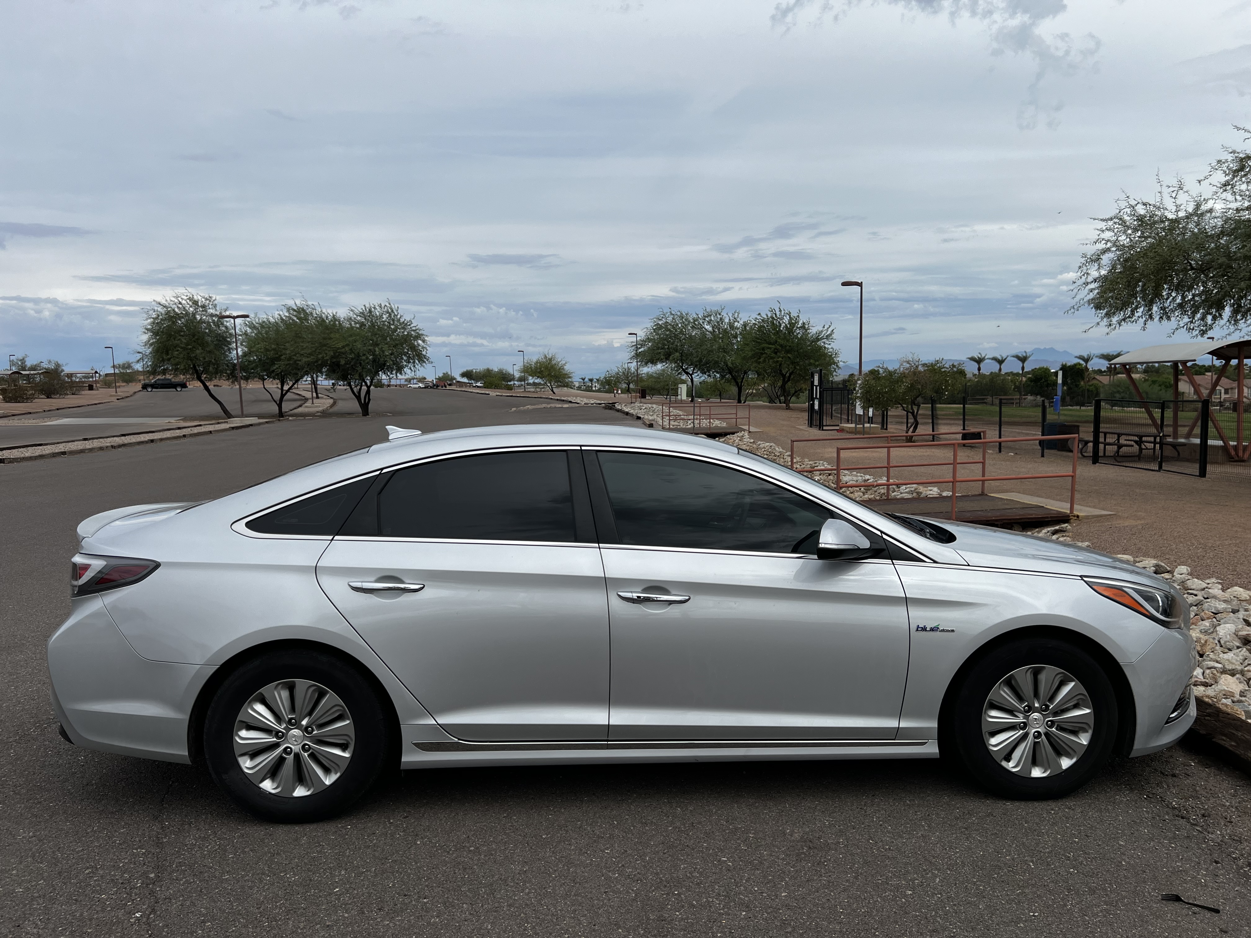 Used 2016 Hyundai Sonata SE FWD image 2