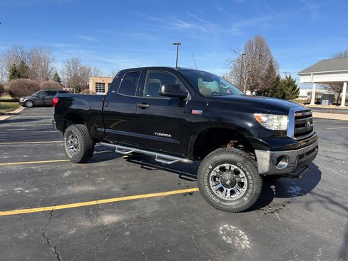 Used 2013 Toyota Tundra SR5 w/ SR5 Pkg image 4