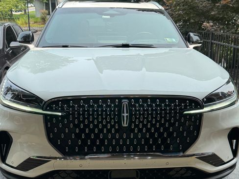 Used 2025 Lincoln Aviator Reserve w/ Equipment Group 201A AWD/4WD image 1