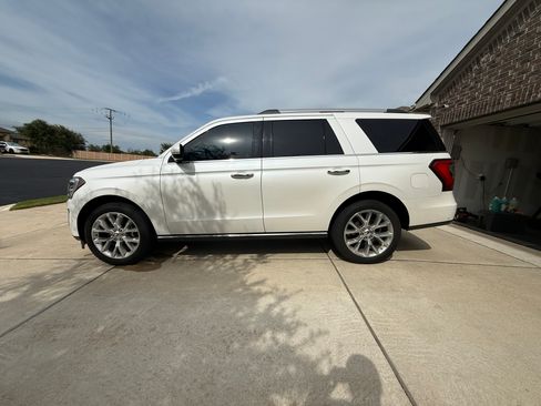 Used 2018 Ford Expedition Limited w/ Equipment Group 302A AWD/4WD image 2