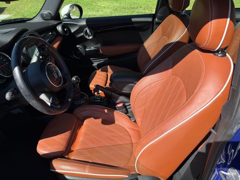 Used 2019 MINI Cooper 2-Door Hardtop w/ Storage Package FWD image 11