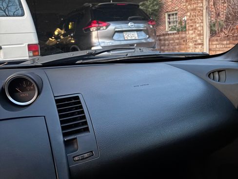 Used 2005 Nissan 350Z Touring image 9