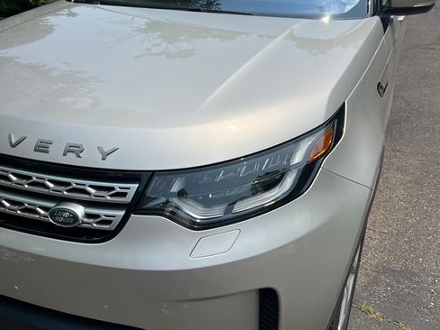 Used 2017 Land Rover Discovery HSE image 6