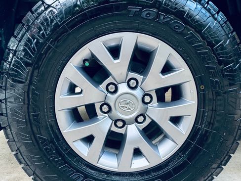 Used 2016 Toyota Tacoma SR5 image 12