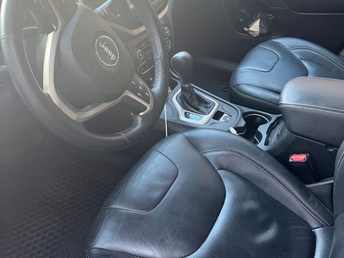 Used 2015 Jeep Cherokee Latitude w/ Comfort/Convenience Group AWD/4WD image 6