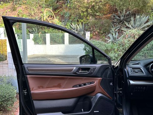 Used 2017 Subaru Outback 2.5i Touring image 6