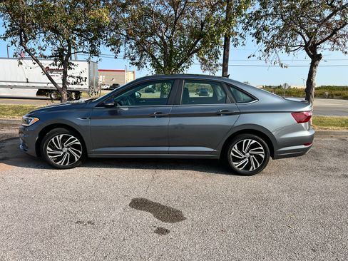Used 2020 Volkswagen Jetta SEL Premium image 2