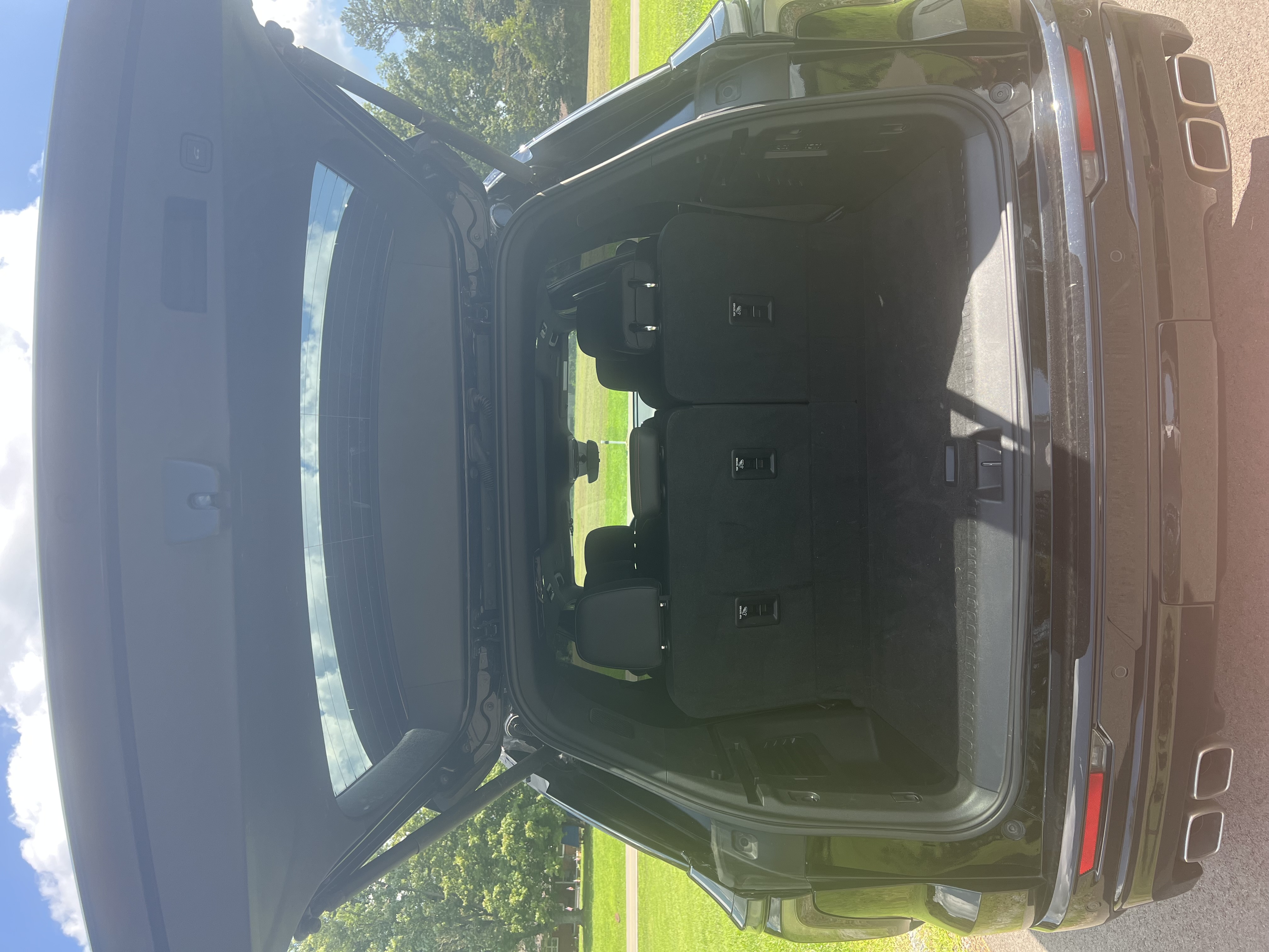 Used 2025 Chevrolet Traverse RS w/ LPO, Floor Liner Package FWD image 11