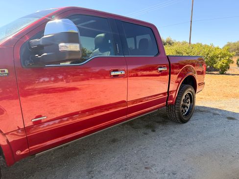 Used 2015 Ford F150 Platinum w/ Equipment Group 701A Luxury AWD/4WD image 5